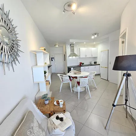 New Seafront Dreaming View Apartment, Cristianos شقة