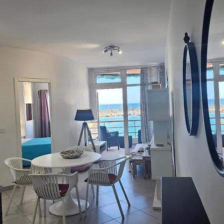 New Seafront Dreaming View Apartment, Cristianos شقة أرونا