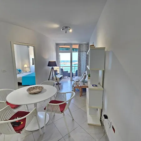 New Seafront Dreaming View Apartment, Cristianos شقة
