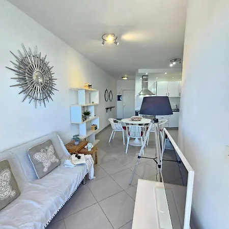 New Seafront Dreaming View Apartment, Cristianos أرونا